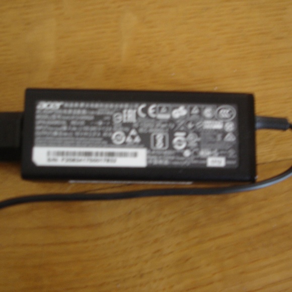 ACER A13-045N2A 19V 2.37A 45W Genuine Original AC Power Adapter Charger - Picture 2 of 3